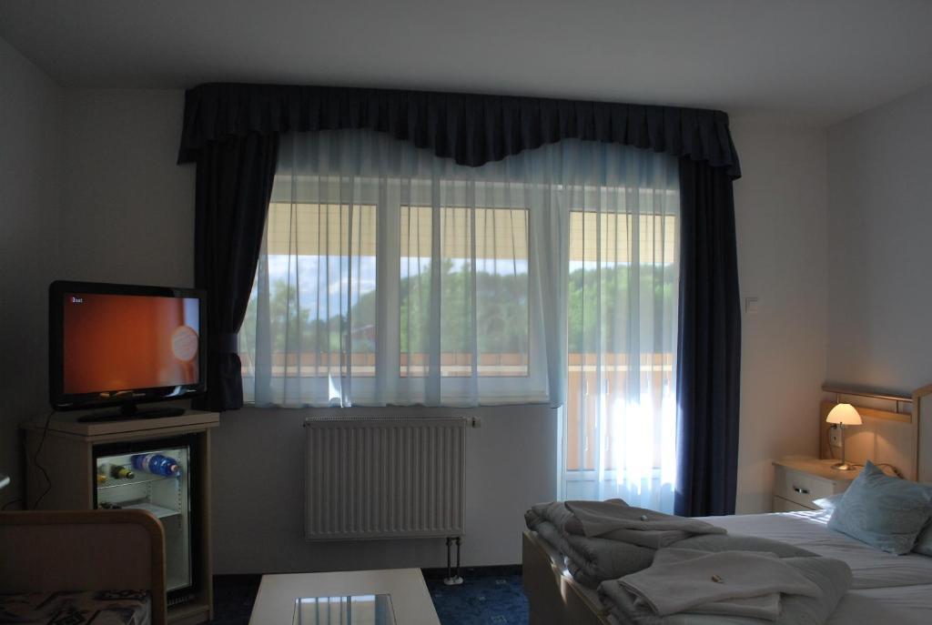 Fonix Hotel Bük Habitación foto